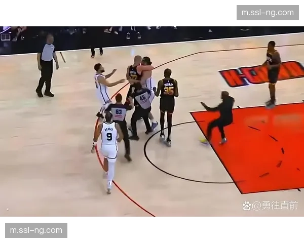 太阳三巨头开始展现威力,防守体系成季后赛关键 太阳三巨头开始展现威力,防守体系成季后赛关键